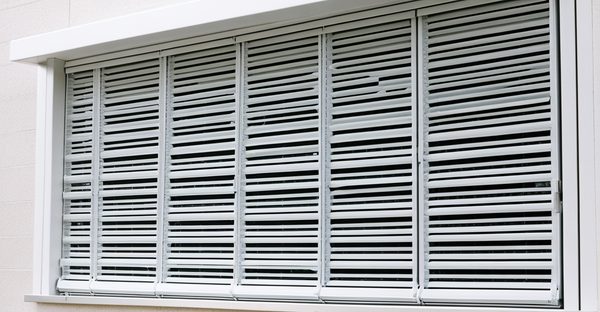 Volets roulants avec moustiquaires intégrées : confort et praticité