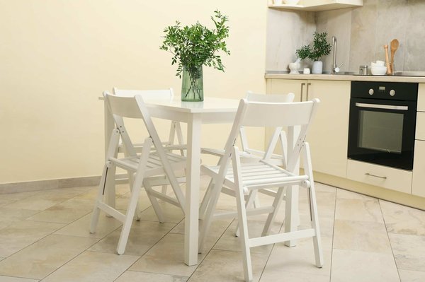 Mobilier de réception pour professionnels : pourquoi acheter des tables pliantes ?