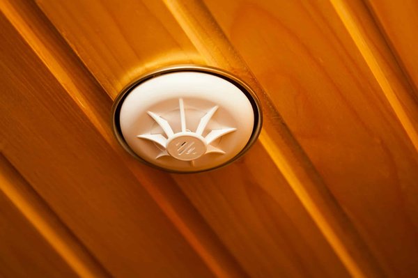 Plafonnier bois : élégance et chaleur dans votre décoration intérieure